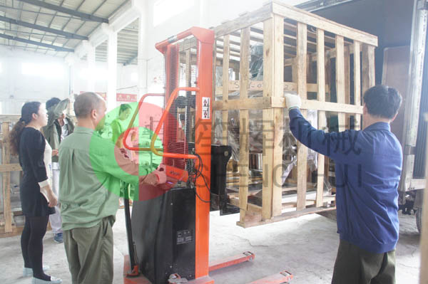 海南DML食品公司在我公司訂購一系列肉類加工機械