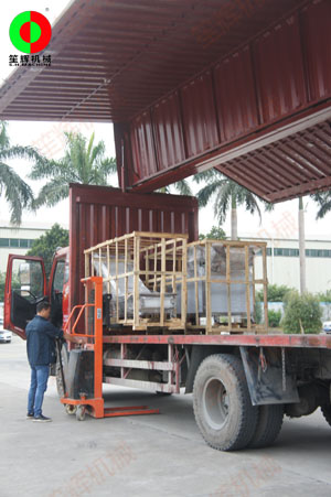 珠三角地區黃先生購買的洗菜機及相關輔助設備現貨裝車