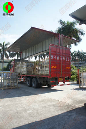 客戶四套渦流洗菜機組順利完工裝車出貨！