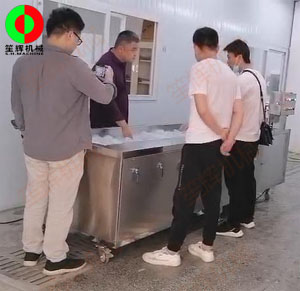 蔬菜清洗設(shè)備送達(dá)客戶(hù)現(xiàn)場(chǎng),并考察其后續(xù)改造項(xiàng)目設(shè)備需求！