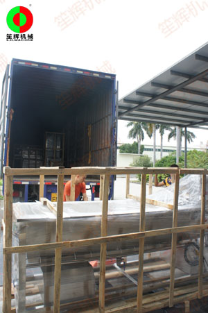 冬瓜削皮機和渦流洗菜機等食品前處理加工機械裝車出貨！