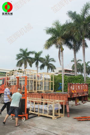 瓜果削皮機、切菜機以及洗菜機等蔬果前處理加工設備兩車同時發(fā)貨交付！