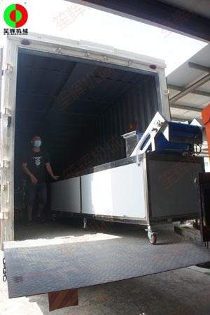 氣泡洗菜機(jī)專車發(fā)貨交付經(jīng)銷客戶！